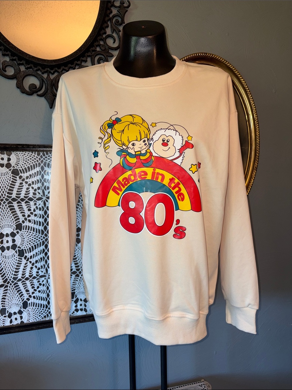 Source Unknown Cream Sweatshirt with Colorful 80s Graphic